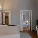 261 - Intero Nel Centro Di Μπάρι