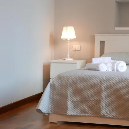 261 - Intero Nel Centro Di 公寓