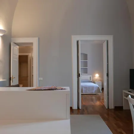 261 - Intero Nel Centro Di Bari