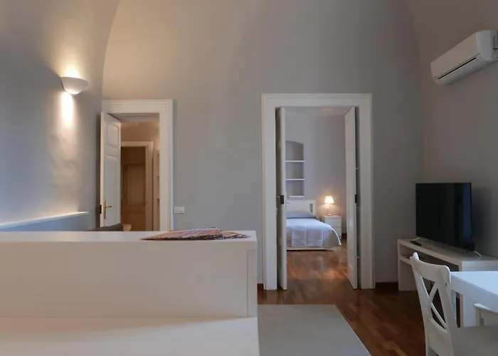 261 - Intero Nel Centro Di Bari